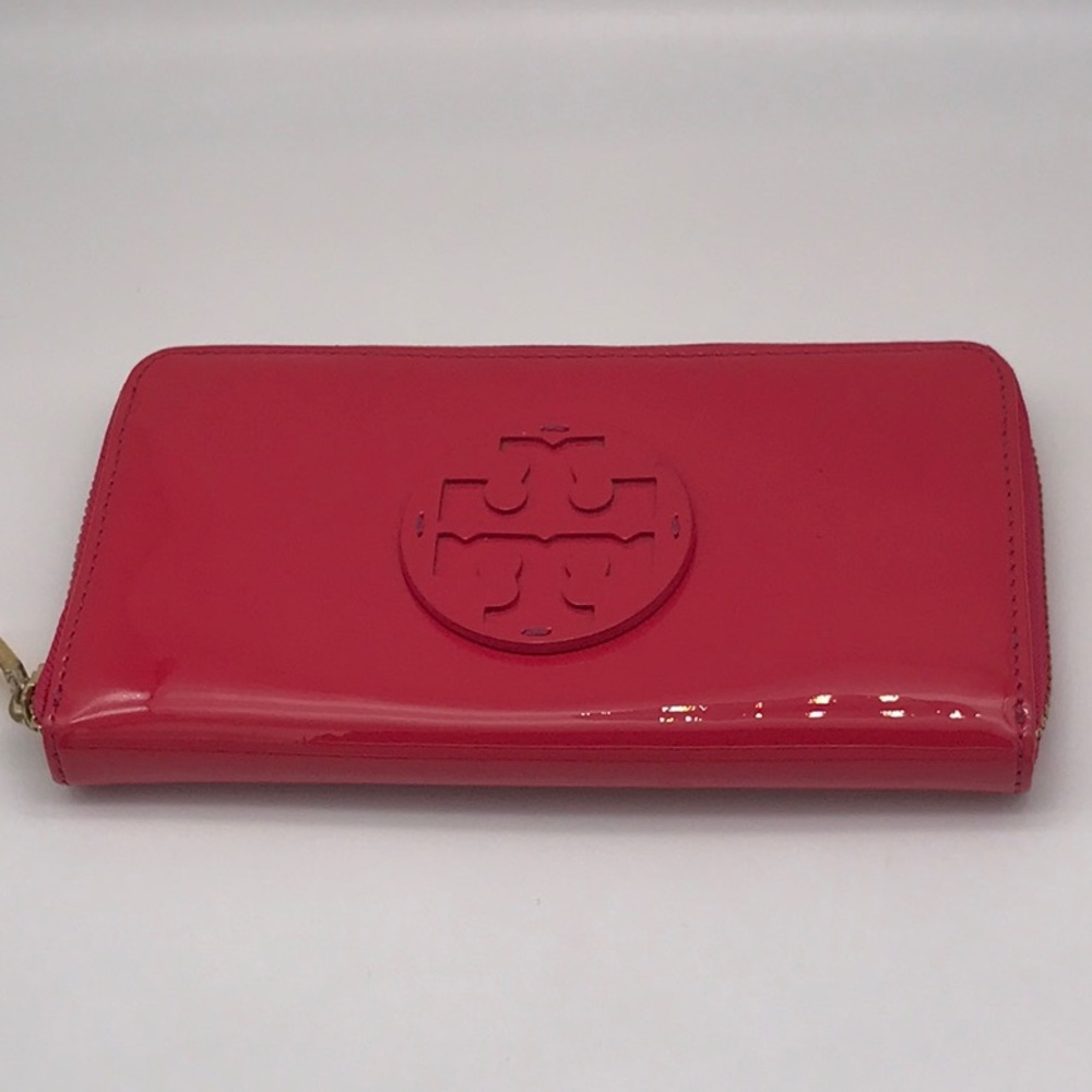 EUC TORY BURCH PATENT ZIP AROUND CONTINENTAL WALLET